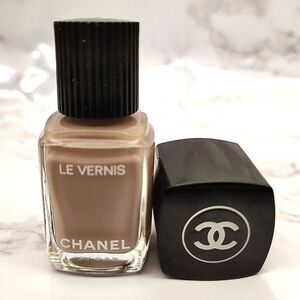 Chanel Le Vernis# 578 New Dawn Nails